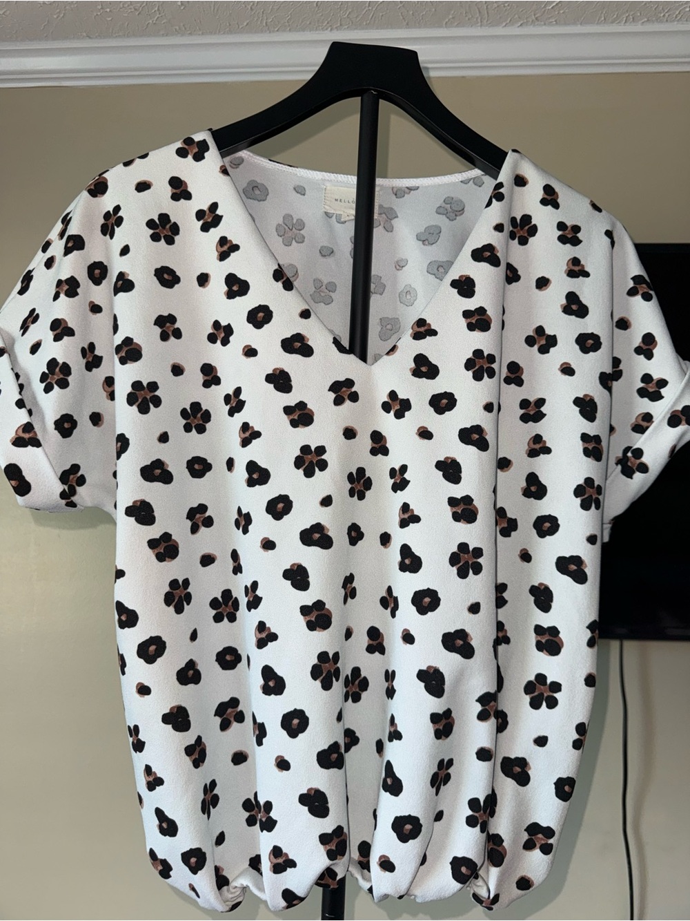 MELLODAY White V-Neck Short Sleeve Floral Tunic